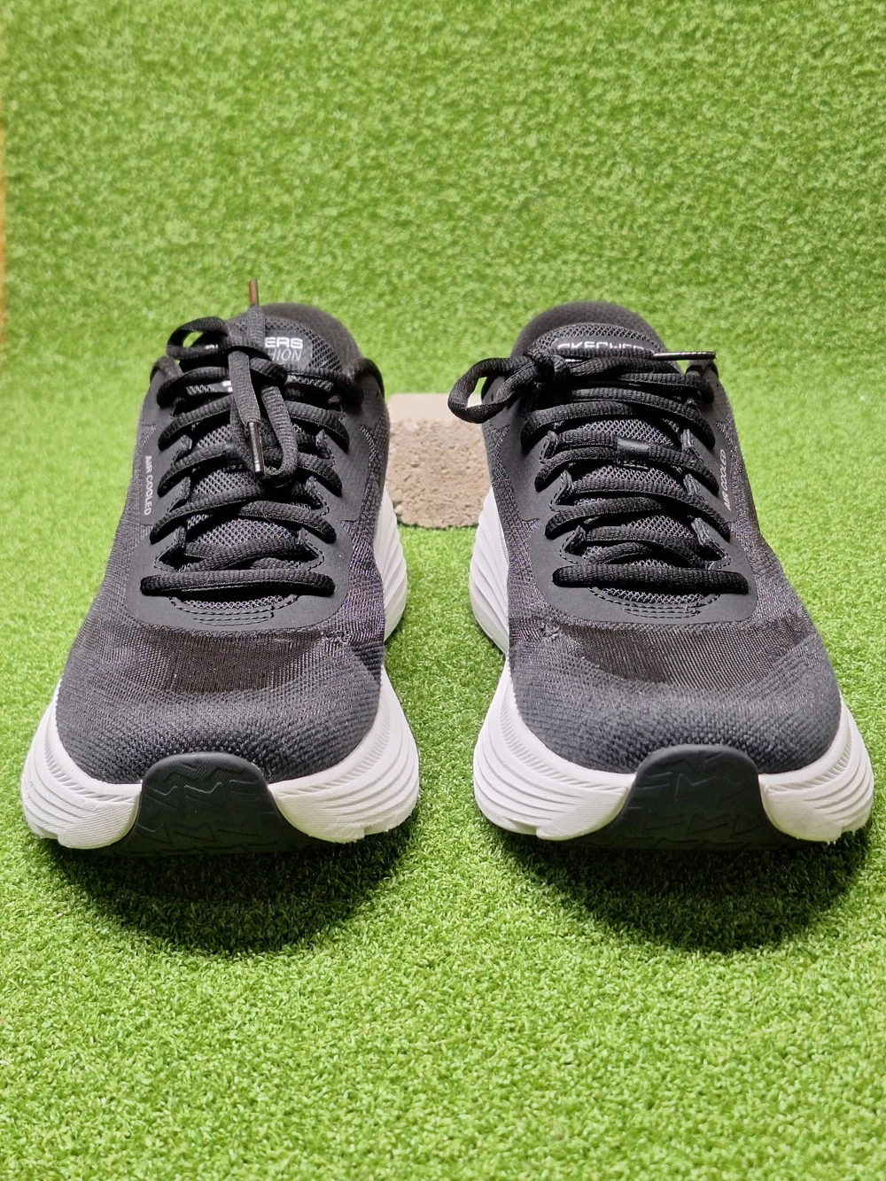 Skechers Max Cushioning Endeavour Womens Size 9 Black Running Shoes Sneakers